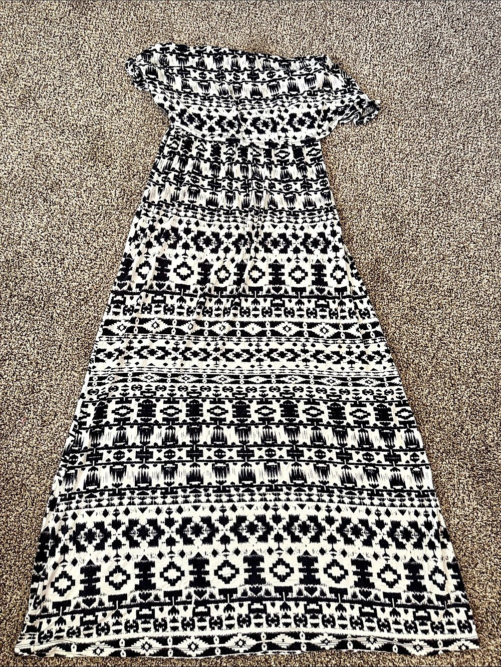 Charming Charlie Geometric Strapless Maxi Dress
Size Small - Picture 3 of 10
